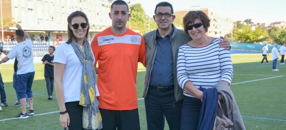 Uri Rodríguez, amb la seva dona i els seus pares. Autor: Cedida
