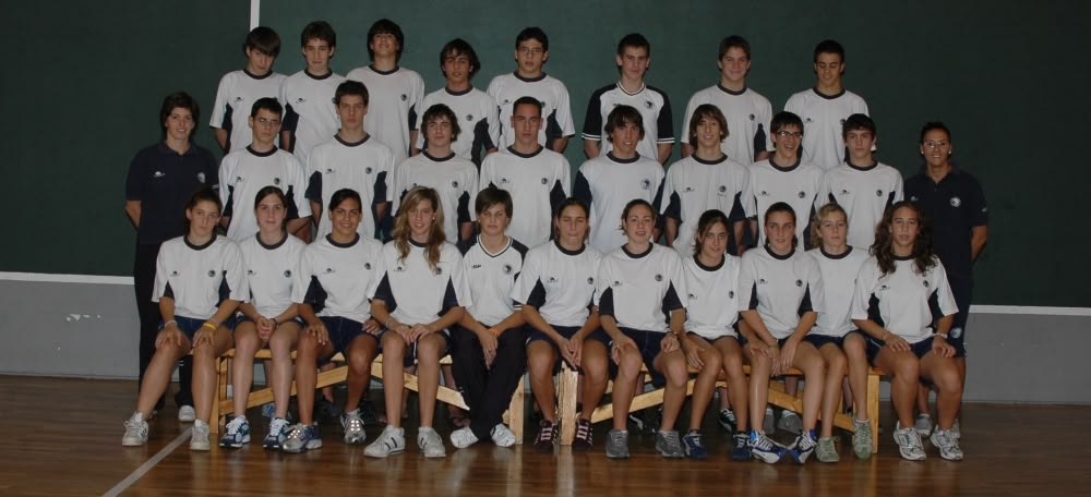 Lourdes Becerra (esquerra) als seus inicis com a entrenadora al CNS. Autor Arxiu J.S.