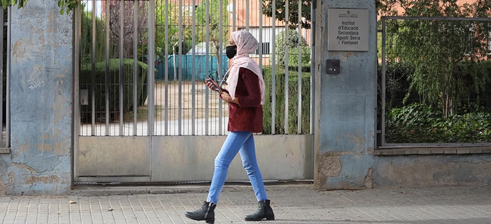 Exterior de l'institut Agustí Serra, durant la pandèmia. Autora: Alba Garcia.