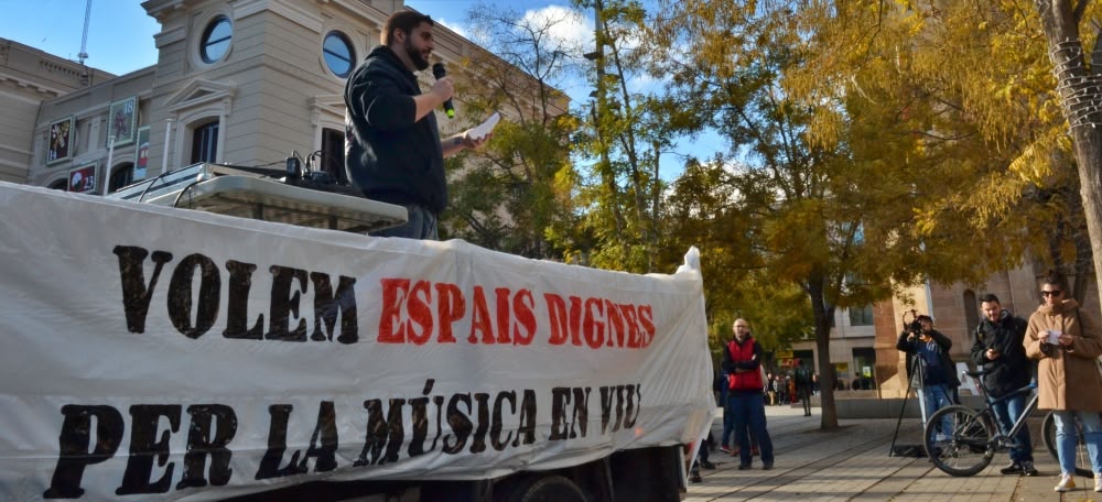 Foto portada: lectura del manifest aquest dissabte. Autor: J.d.A.