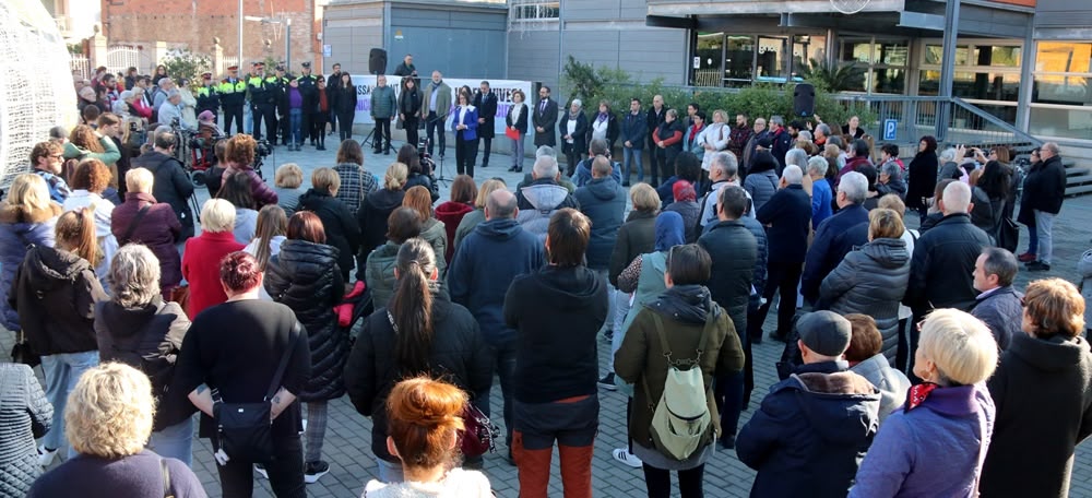 Foto portada: concentració a la plaça de la Vila. Autor: ACN.