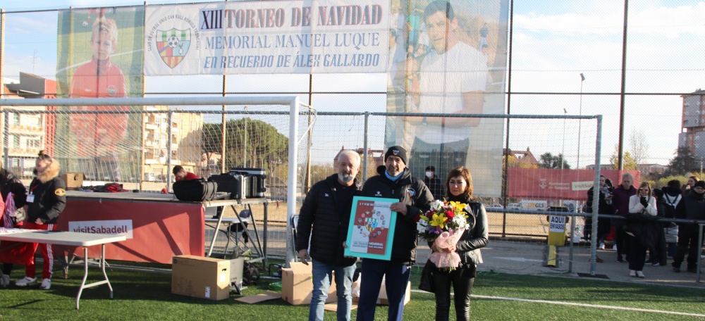 El pare d'Alex Gallardo i la germana de Manuel Luque amb el president Murciano. Autor: J.Sánchez