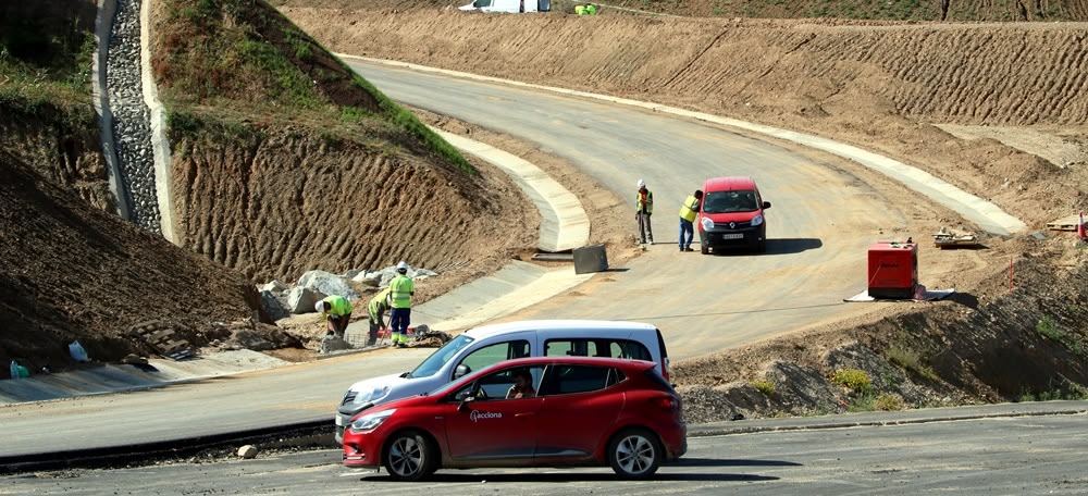 Foto portada: operaris a la B-40, a Viladecavalls. Autor: ACN.