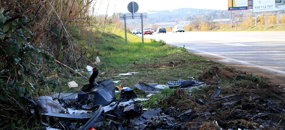 Foto portada: restes de l'accident mortal del passat divendres. Autor: ACN.