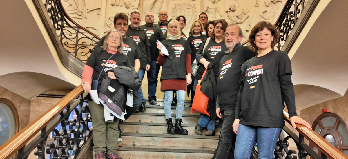 Foto portada: membres de la secció sindical de CC.OO a l'ajuntament de Sabadell, aquest dimarts. Autor: cedida.