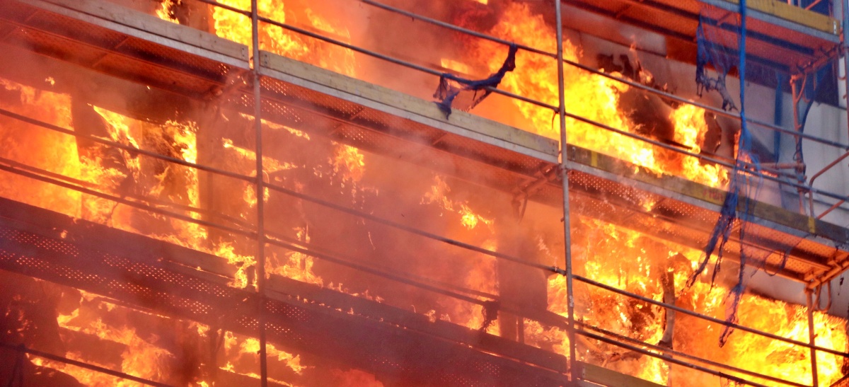 Un moment de l'incendi Del Llac Center, el 7 de febrer de 2022. Autor. ACN.