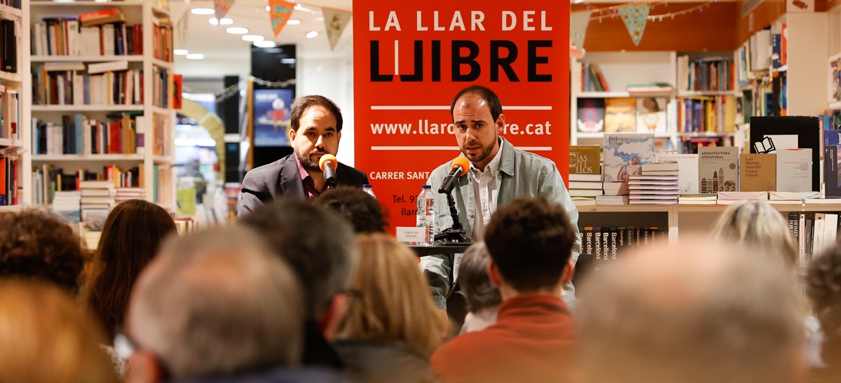 Foto portada: Claveria i De Arriba, durant la presentació. Autor: David Jiménez.