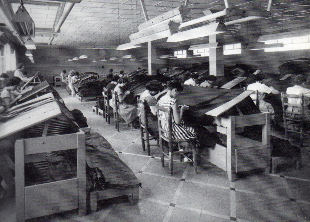 Cosidores de peces a la fàbrica Marcet (anys 1950), Duran/AHS.