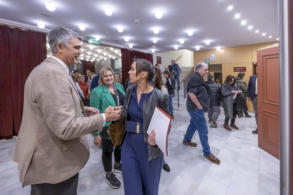 El president del CN Sabadell, Claudi Martí, amb l'alcaldessa, Marta Farrés. Autor: J.P