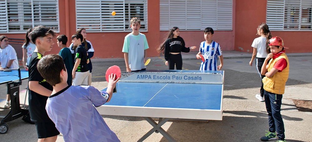 Foto portada: participants jugant a tennis taula. Autor: I.Vizuete.