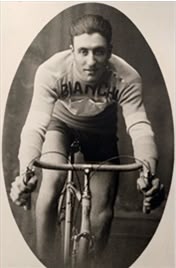 Farràs amb el mallot de l'equip Bianchi l'any 1932.