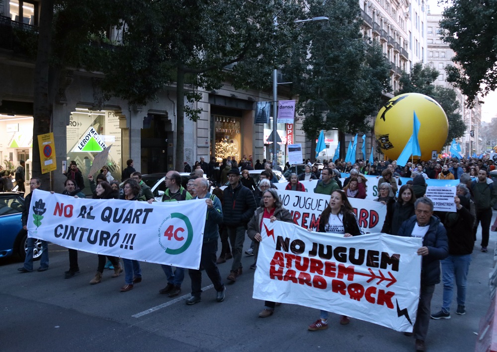 Manifestació contra els macroprojectes, entre ells, la B-40 entre Terrassa, Sabadell i Castellar, el 4 de març de 2023. Autor: ACN.