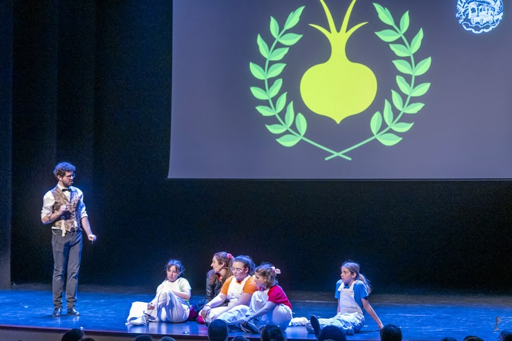 'El teatre dels somnis' de Joventut de la Faràndula va obrir l'a gala. Autor: J.P