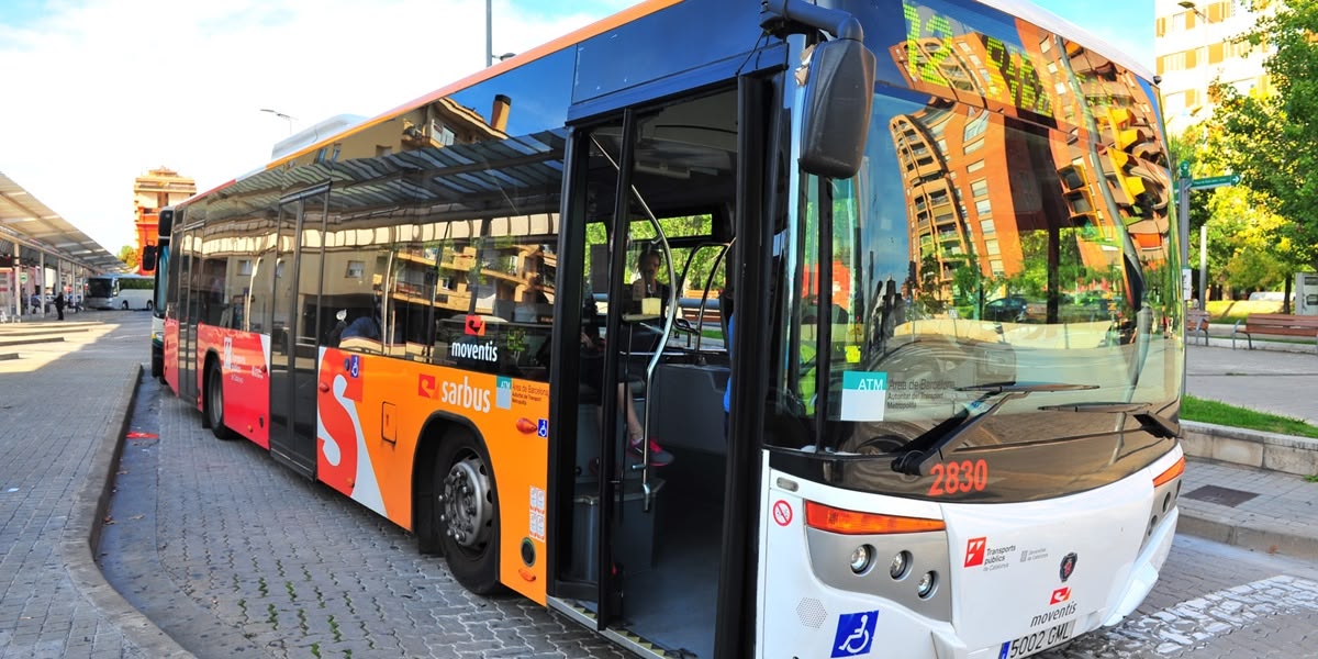 Foto portada: un bus interurbà de Sarbús. Autor: cedida.