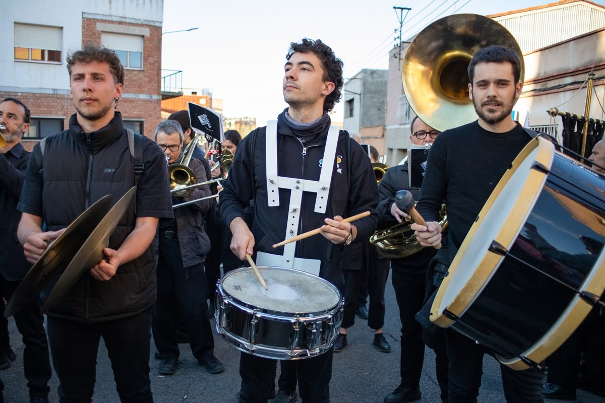 La Banda Municipal de Música, durant la processó del 2023. Autora: Alba Garcia.