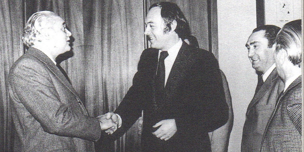 Presentació a l'alcalde Burrull de Joan Grau com nou president de la Cambra de Comerç (4/02/1976).Pere Farran/AHS.. .