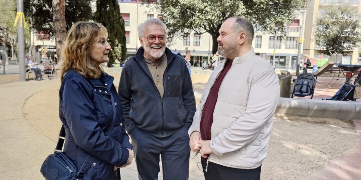 Foto portada: Balaguer, Vallbé i Mena, aquest matí a la plaça de les Dones del Textil. Autor: cedida.