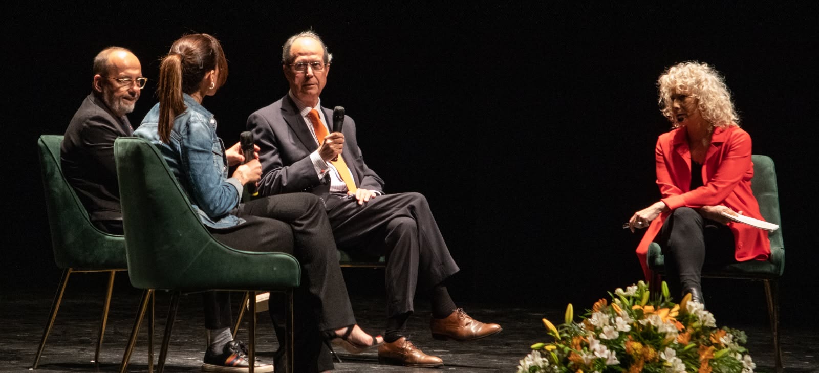 Carles Campuzano, conseller de Drets Socials, Marta Farrés, alcaldessa, Josep Manuel Suárez, president d'Atendis, i Mònica Terribas, periodista, a l'acte del 60è aniversari d'Atendis. Autora: Alba G.