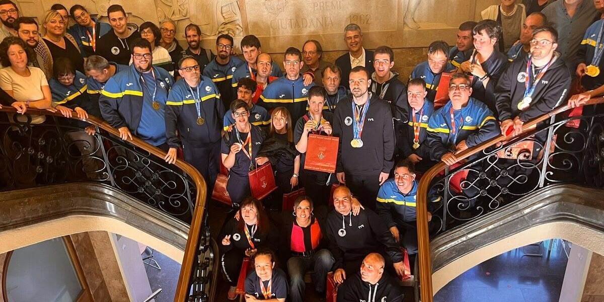 Esportistes del TEB i del CN que han participat als Jocs Special Olympics de Granollers 2023 a l'ajuntament