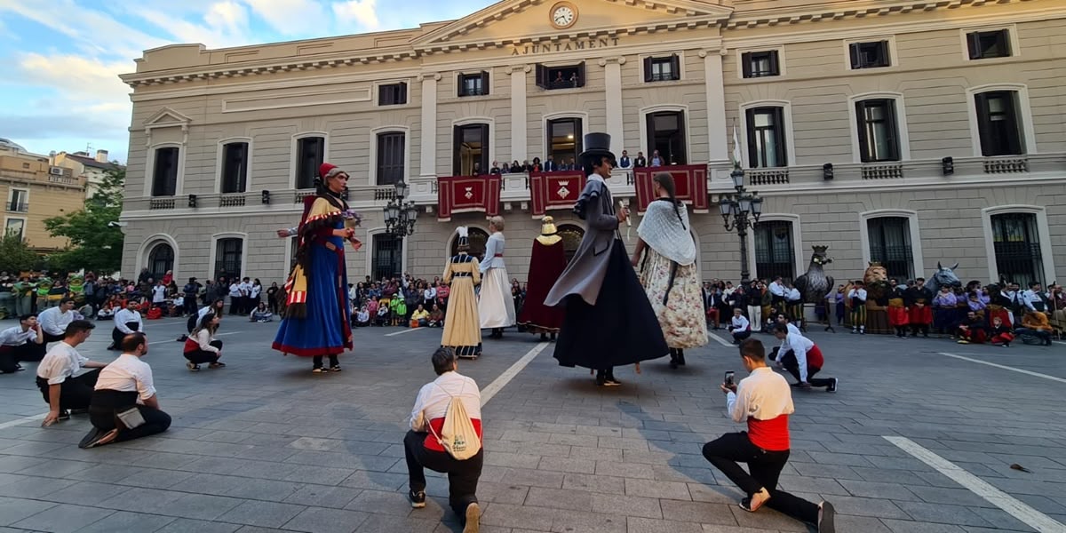 Foto portada: actes de vigília de l'Aplec de la Salut. Ajunament / cedida.