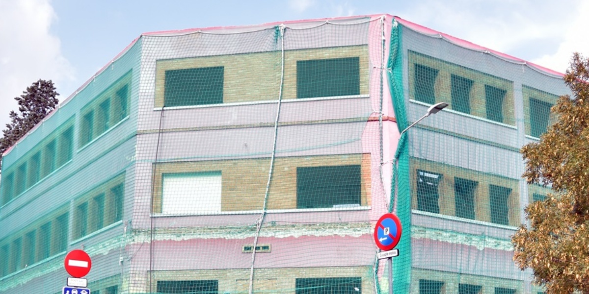 Foto portada: l'antiga escola Riu Sec, al barri de Gràcia, futura Oficina d'Entitats. Autor: D.Chao.