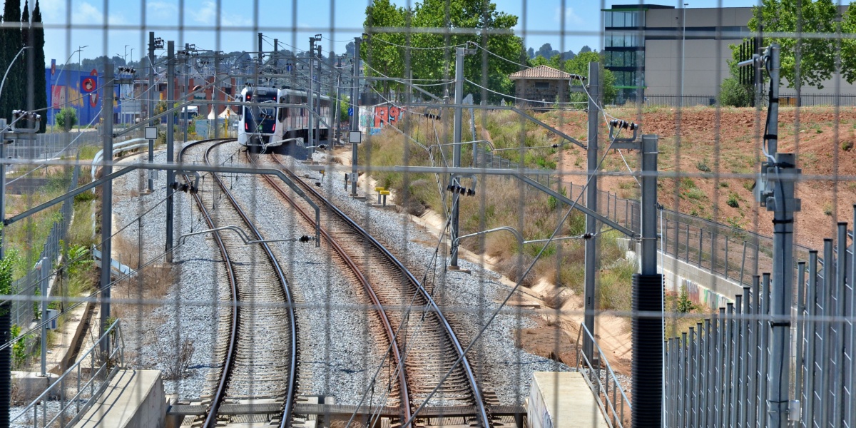 Foto portada: entrada d'un vagó dels FGC al túnel ferroviari de Sabadell, fa uns dies. Autor: J.d.A.