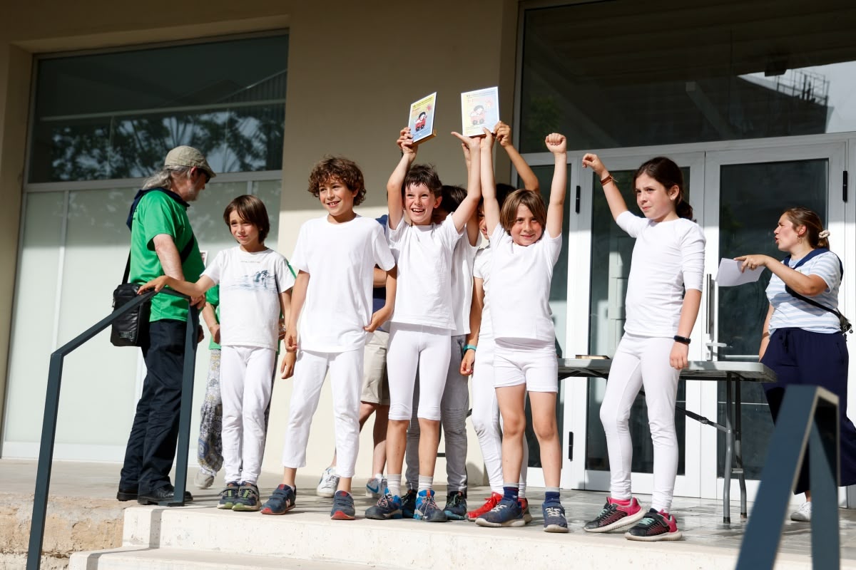 Foto portada: participants a la cursa de carretons. Autor: David Jiménez.