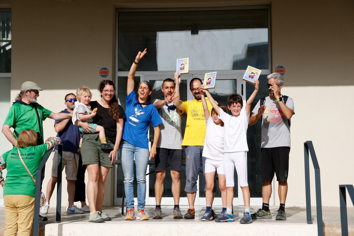 Foto portada: participants a la cursa de carretons. Autor: David Jiménez.