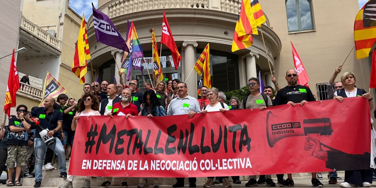 Foto portada: manifestants de CC.OO en un moment de la manifestació contra la UPM. Autor: Sara CM.