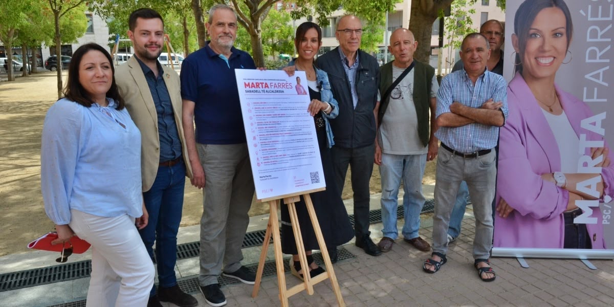 Foto portada: dirigents i membres de la llista del PSC, aquest divendres. Autor: J.d.A.
