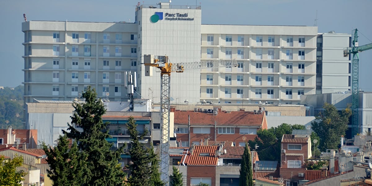 Foto portada: el Taulí, des de La Creu Alta, en una imatge d'arxiu. Autor: David B.