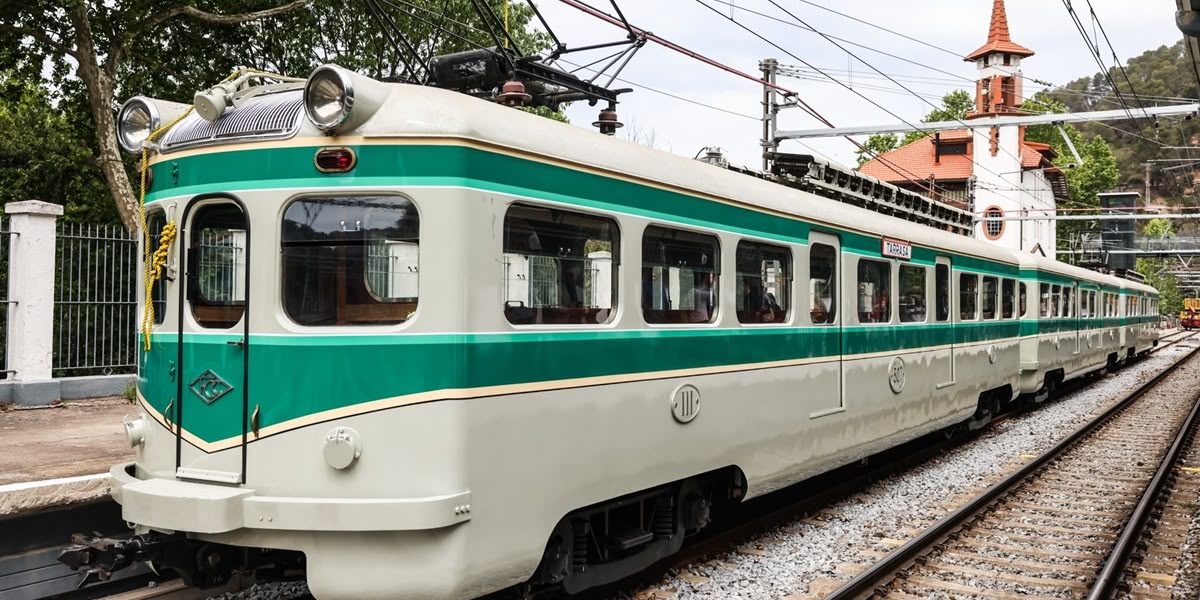 El Tren Granota, a l'estació de Les Planes (Sant Cugat), aquest diumenge. Autor: FGC.