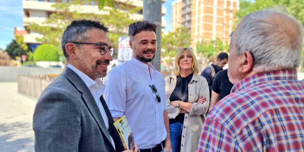 Foto portada: L'alcaldable per ERC Gabriel Fernàndez a l'esquerra, Gabriel Rufiàn al centre, i la número dos d'ERC a Sabadell, Silvia Renom. Font: Twitter ERC Sabadell.