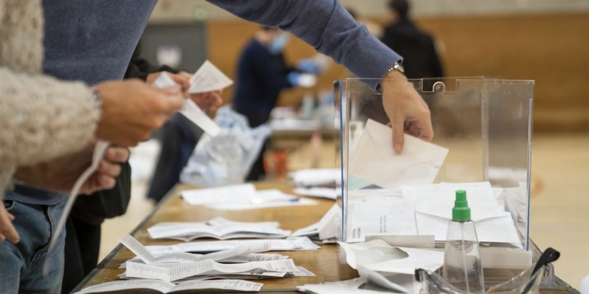 Foto portada: una urna electoral. Font: cedida.