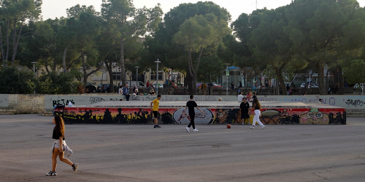 Foto portada: la plaça del Treball, en una imatge d'arxiu. Autora: Lucía Marín.