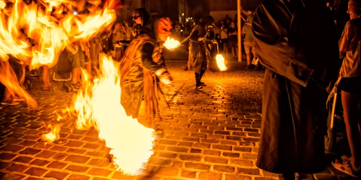 Foto portada: festa del foc i l'aigua. Autor: Escaldàrium.