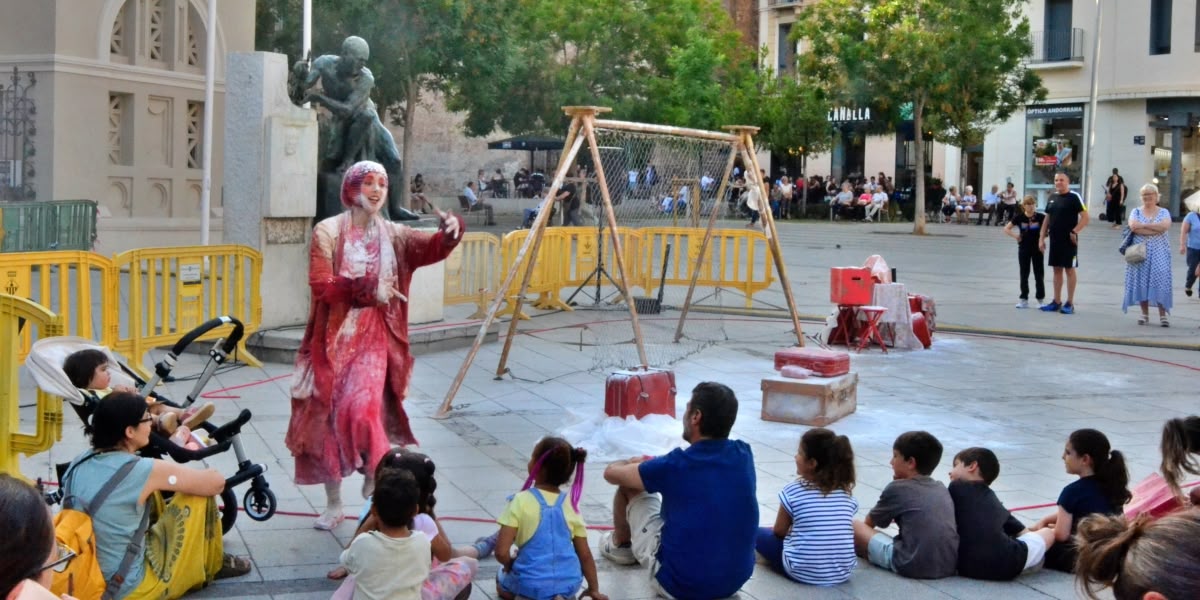 Mireia Miracle, durant l'espectacle de clown poètic Rojo. Autor: Jordi M.