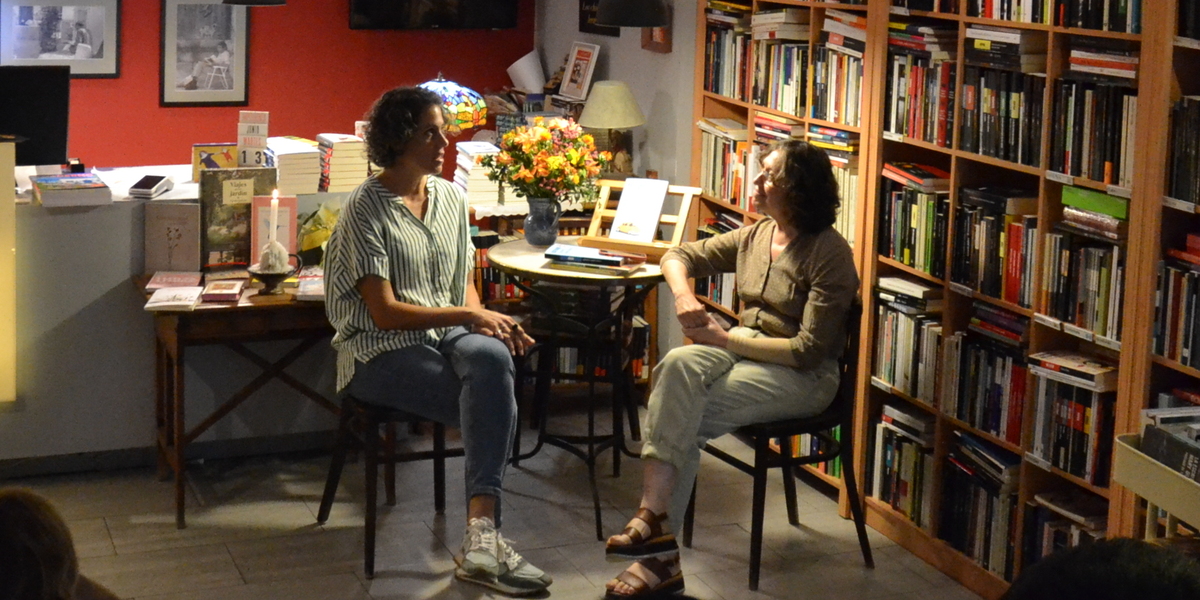 Katya Adaui, amb Cecília Picún, a la presentació al Librerío. Autor: Jordi M.