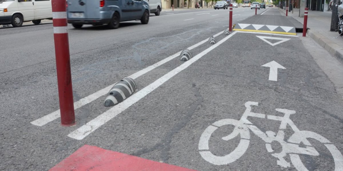 Foto de portada: carril bici de la Ronda Ponent. Autor: David B.