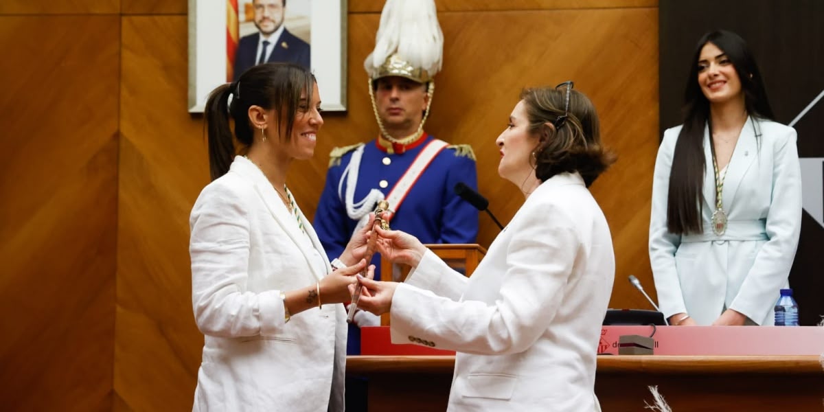 Foto portada: Farrés, al ser proclamada alcaldessa per segon cop. Autor: David Jiménez.