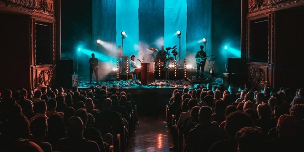 Concert de Roger Padrós al Teatre Principal, a l'octubre de 2022. Foto: @sbdcultura via Twitter.