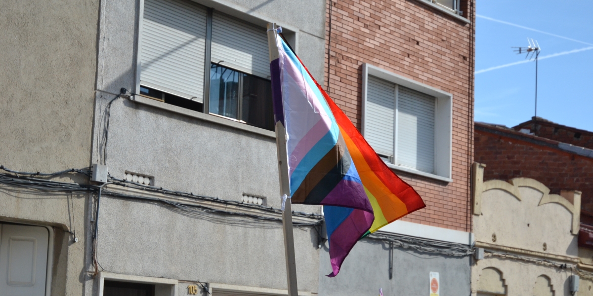 Bandera LGTBIQ+ a la manifestació del 2023. Autor: Jordi M.