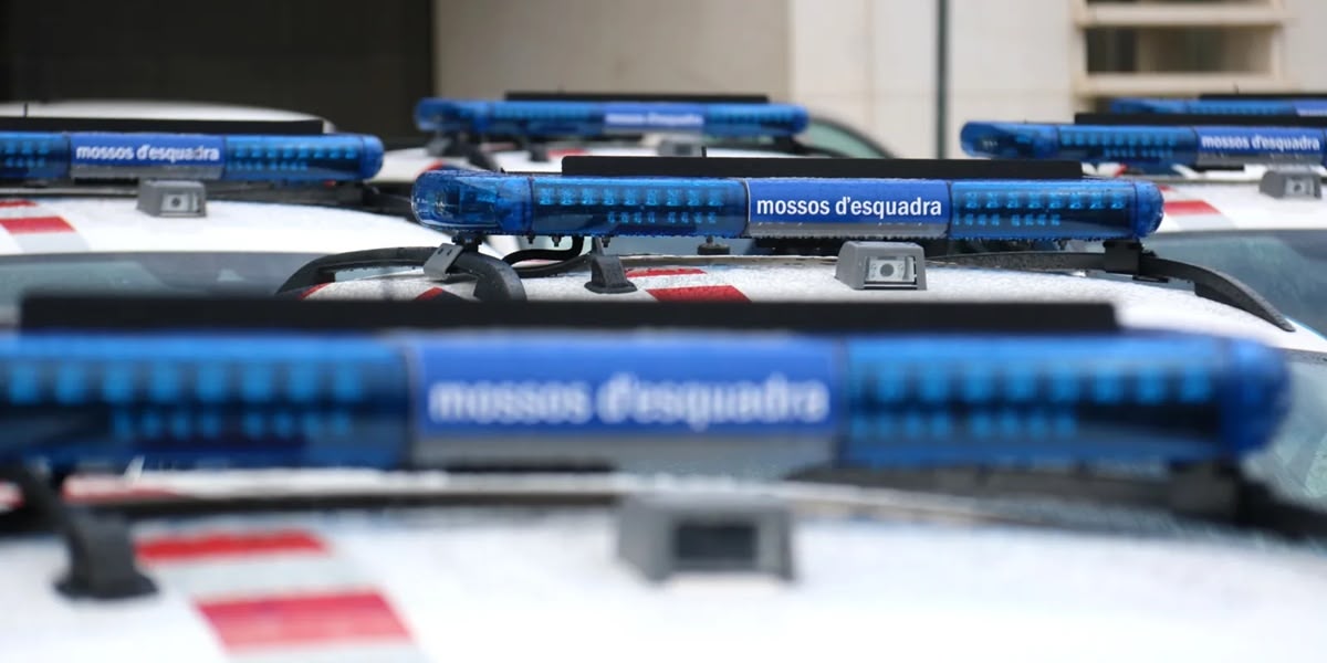 Foto portada: vehicles dels Mossos d'Esquadra. Autor: Mossos via Twitter.