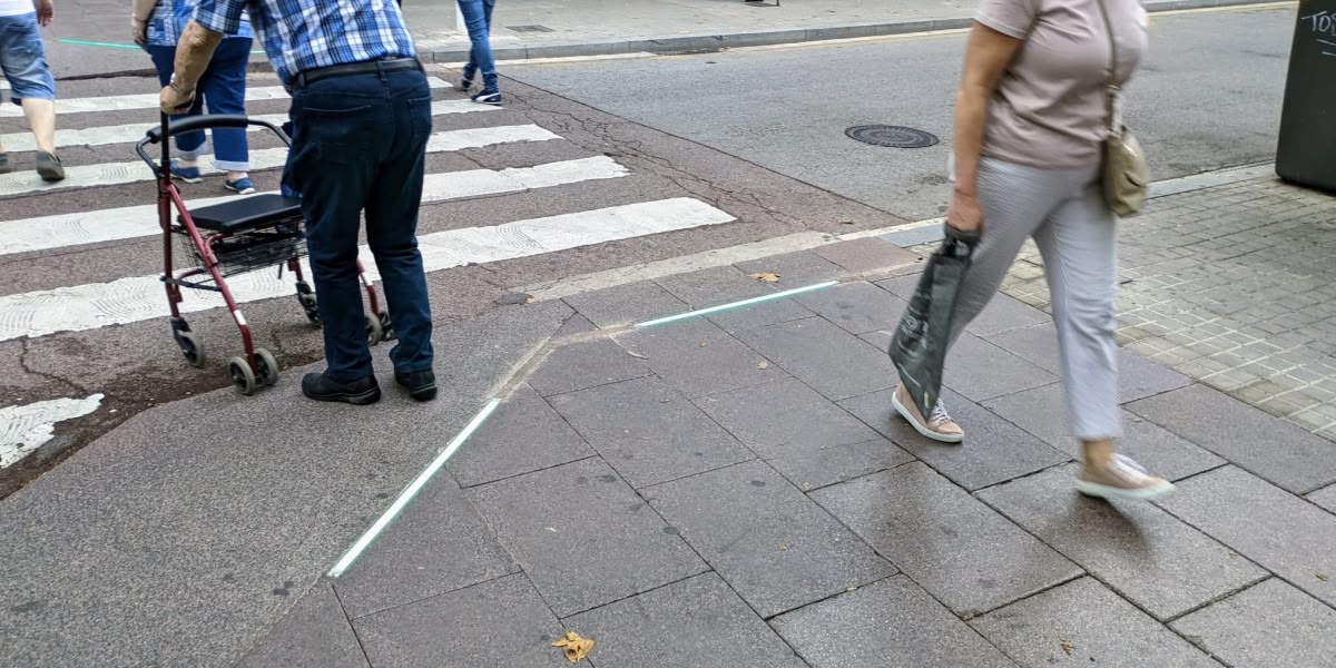 Foto portada: pas de vianants al carrer de la República. Autor: J.d.A.