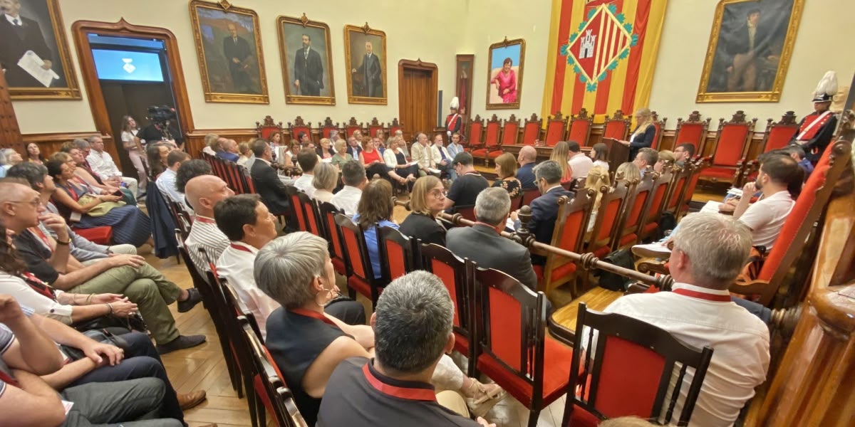 La sala de plens de l'ajuntament de Terrassa, durant el ple de constitució. Autor: CCVOC via Twitter.