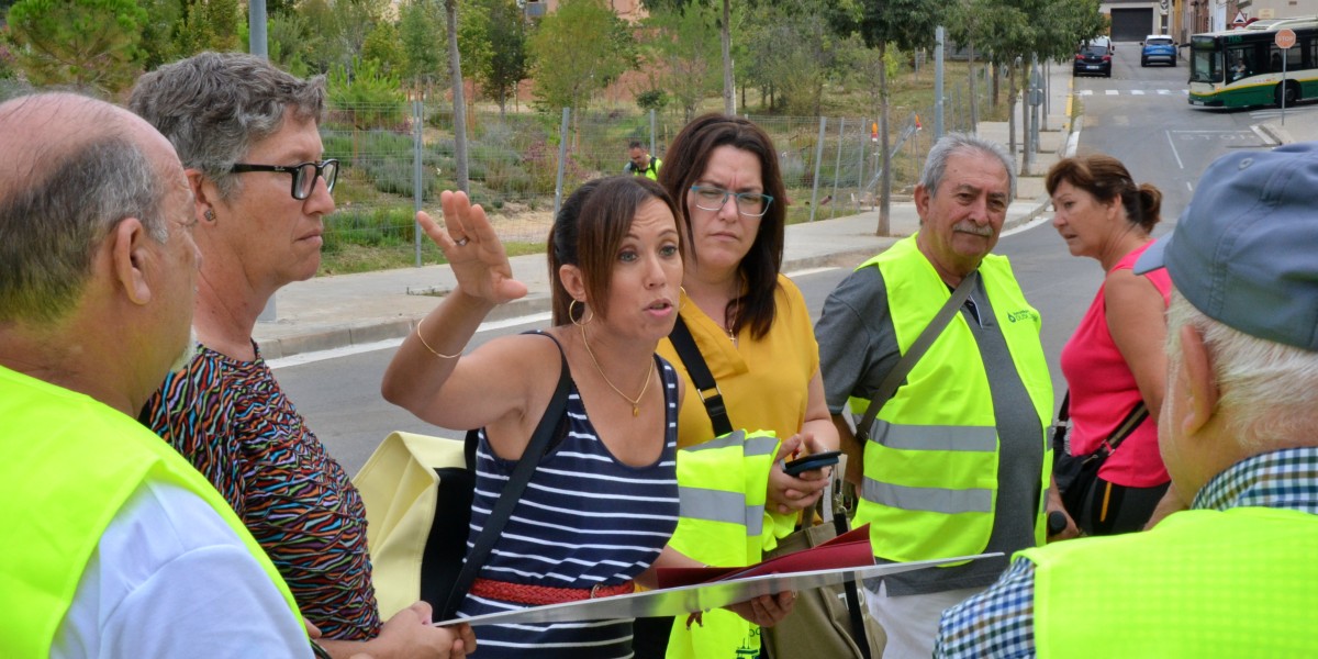 Marta Farrés al Parc del Nord explicant les novetats del projecte als veïns. Autor: Jordi M.