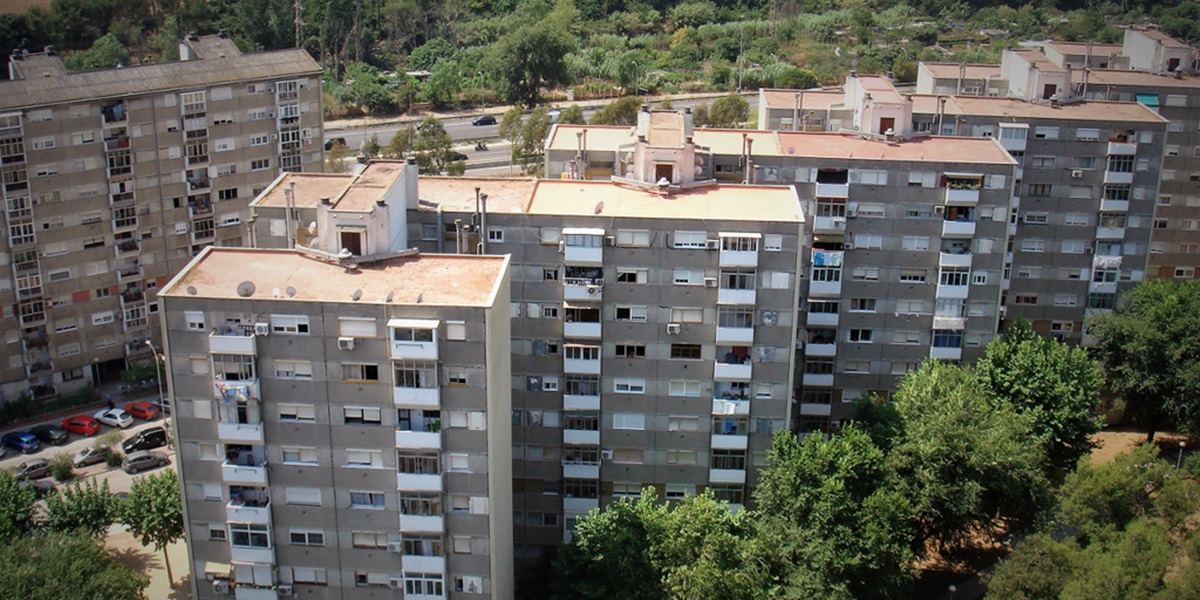 Foto portada: blocs de pisos de Badia.