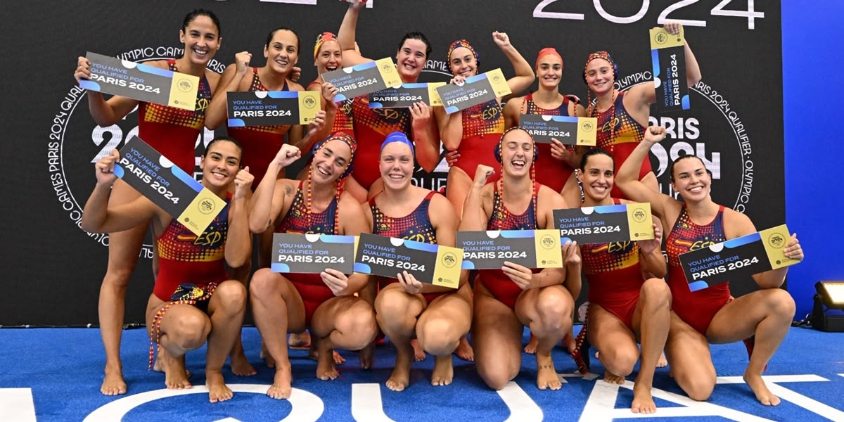 Foto portada: la secció femenina de waterpolo, aquest dimecres. Autor: RFEN.