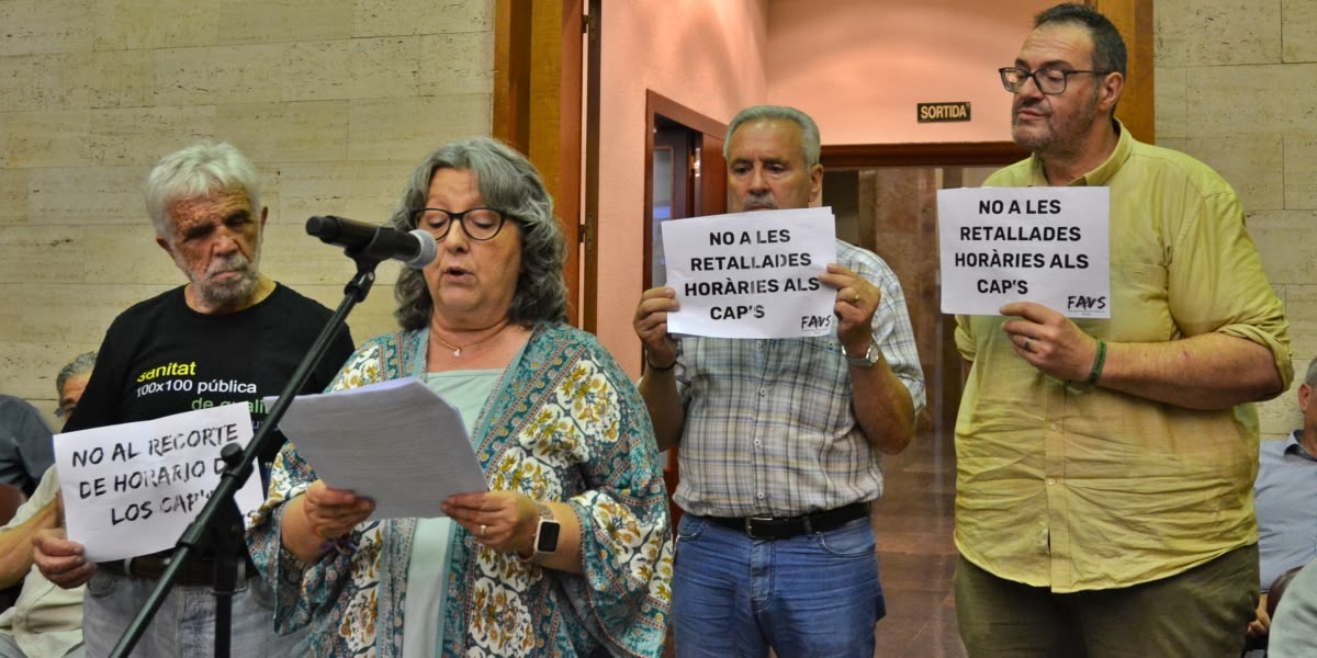 Foto portada: representants de les associacions de veïns, al ple municipal aquest dilluns. Autor. J.d.A.