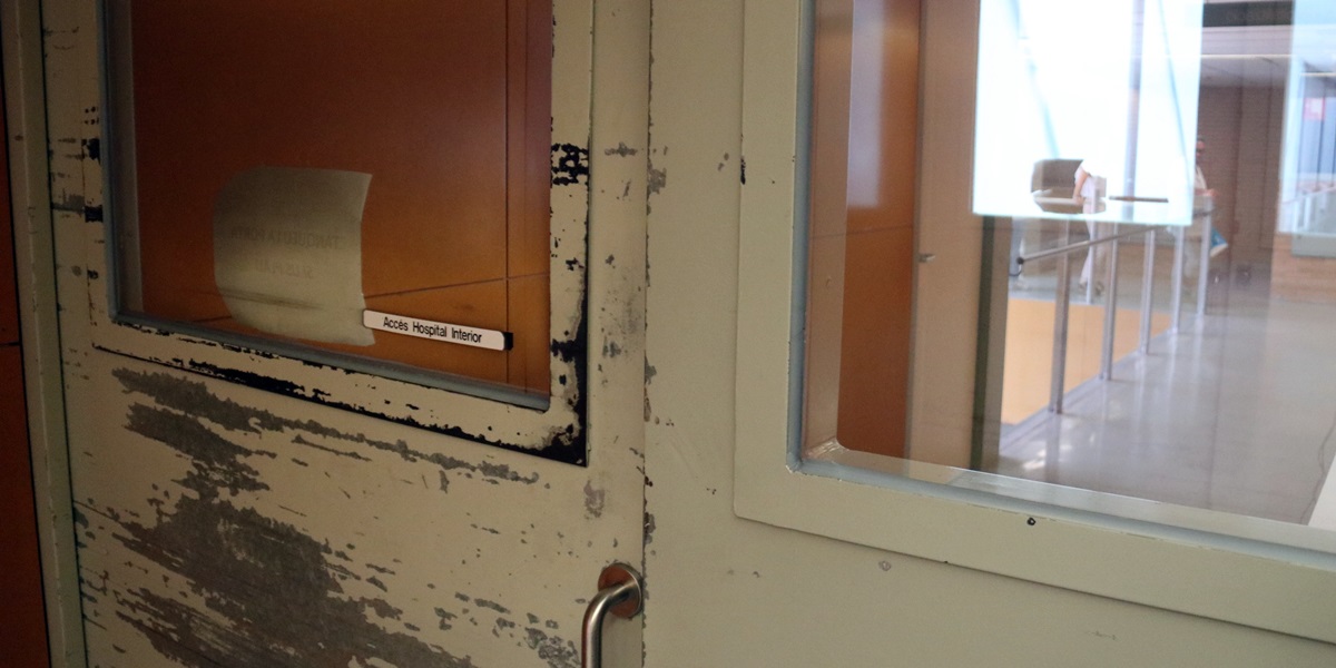 Porta de seguretat a l'hospital penitenciari. Autor: ACN.